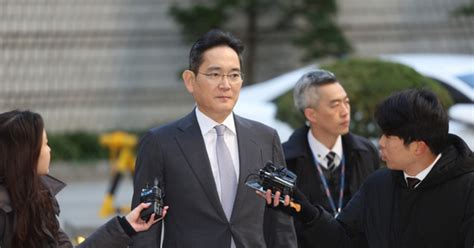 Samsung heir Lee Jae Yong sentenced to 5 years' .